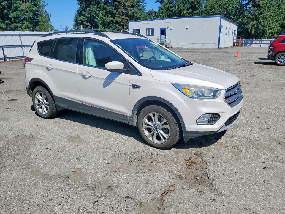 Photo 4 from auction – 2017 FORD ESCAPE with VIN 1FMCU9G90HUA05239