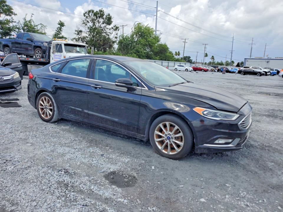 Photo 4 from auction – 2017 FORD FUSION with VIN 3FA6P0HD1HR167353
