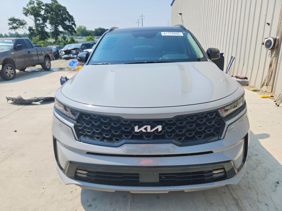 Photo 5 from auction – 2022 KIA SORENTO with VIN 5XYRK4LF9NG100849