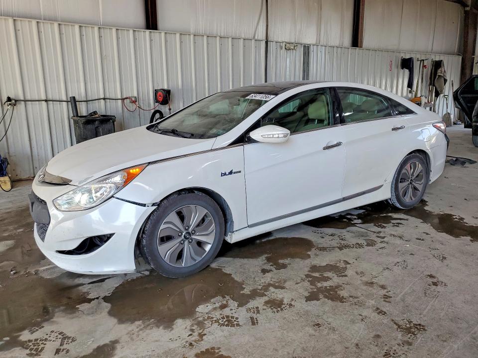 HYUNDAI SONATA 2013 with VIN KMHEC4A43DA068147 - Photo from auction