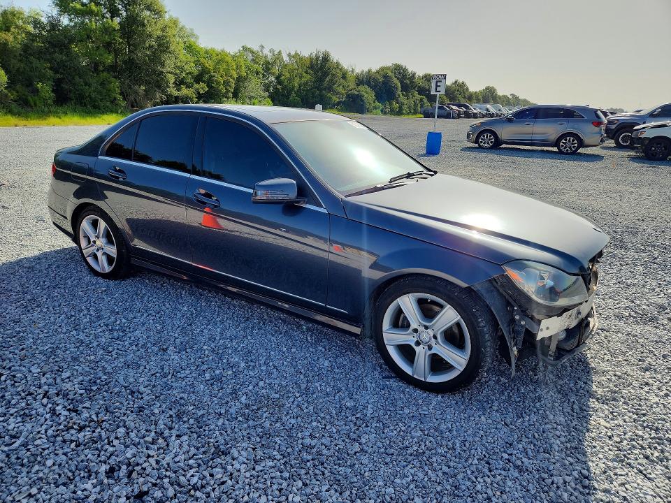 Photo 4 from auction – 2014 MERCEDES-BENZ C with VIN WDDGF4HB1EA960414