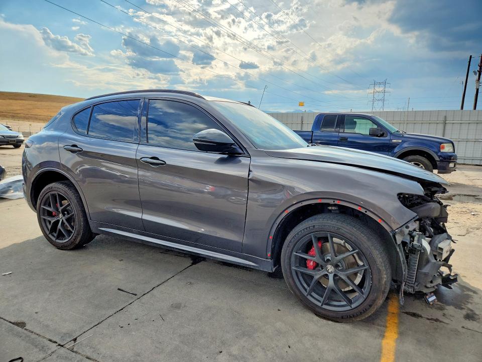 Photo 4 from auction – 2021 ALFA ROMEO STELVIO with VIN ZASPAKBN4M7D09829