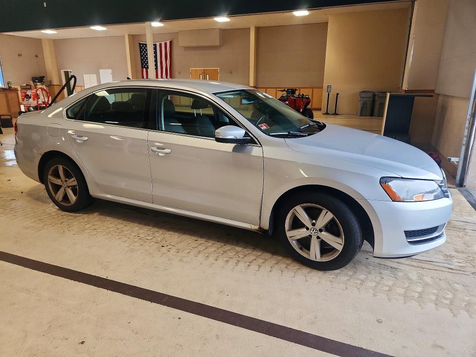 Photo 4 from auction – 2013 VOLKSWAGEN PASSAT with VIN 1VWBP7A35DC015794
