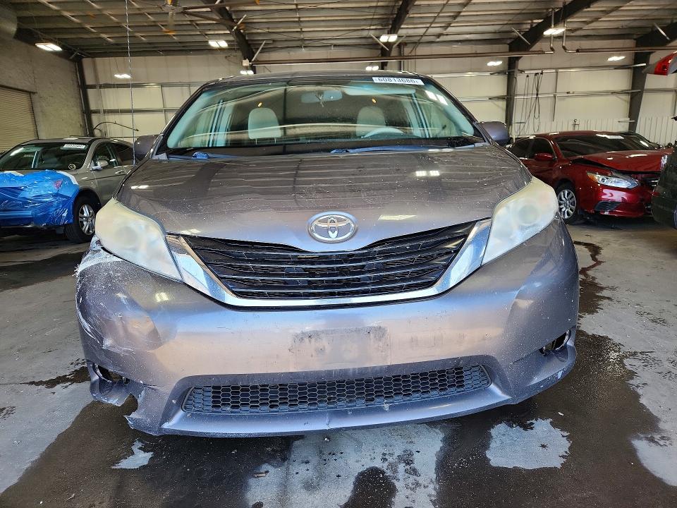 Photo 5 from auction – 2014 TOYOTA SIENNA with VIN 5TDKK3DC8ES485579