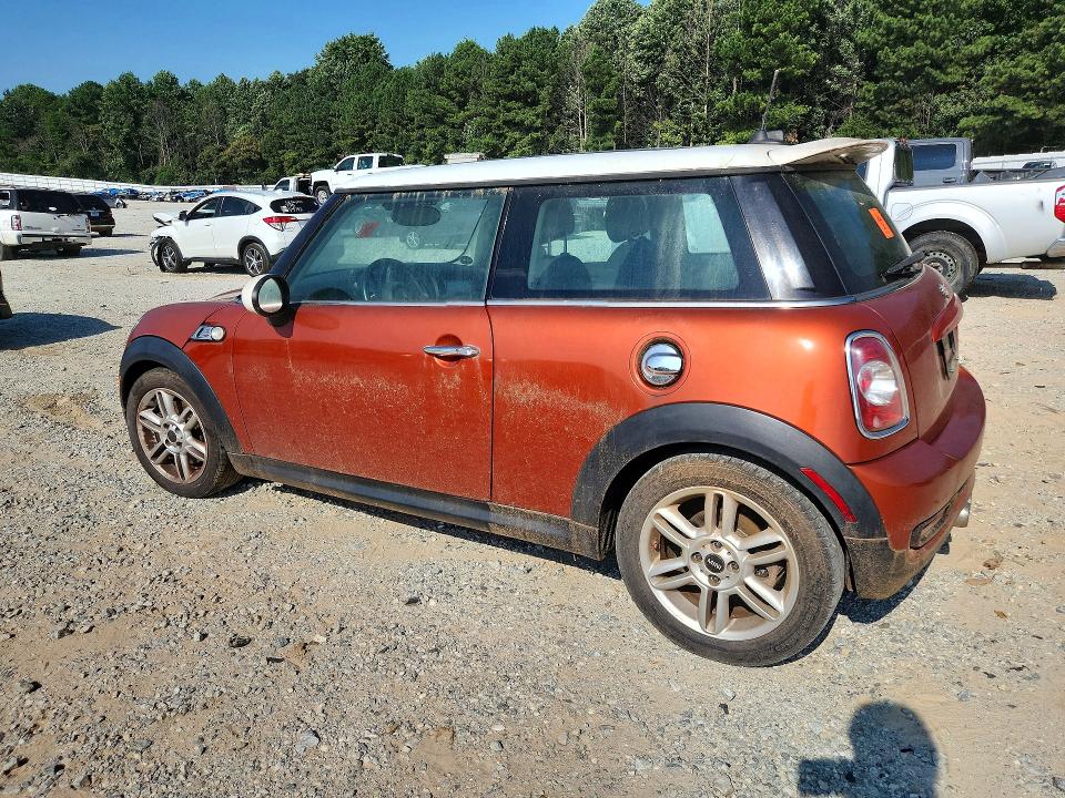 Photo 2 from auction – 2011 MINI COOPER with VIN WMWSV3C52BTY12031