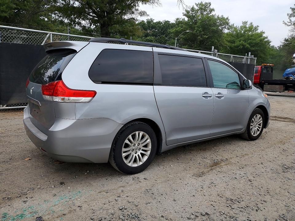 Photo 3 from auction – 2014 TOYOTA SIENNA with VIN 5TDYK3DC0ES457138