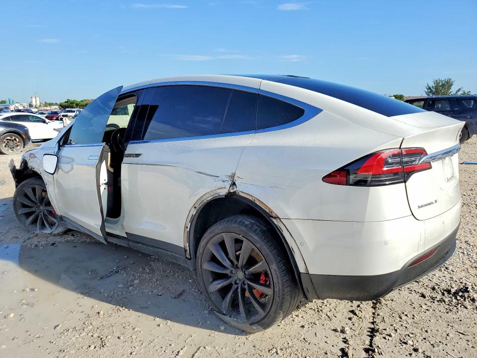 Photo 2 from auction – 2016 TESLA MODEL X with VIN 5YJXCBE48GFS00908