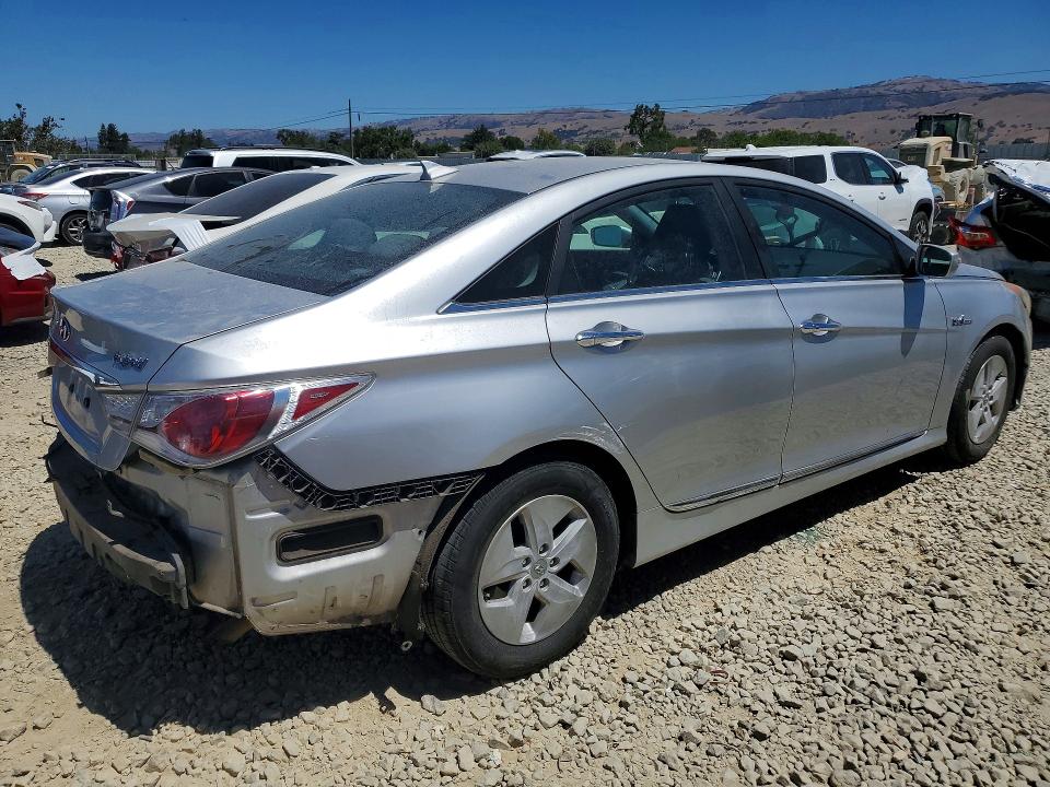 Photo 3 from auction – 2012 HYUNDAI SONATA with VIN KMHEC4A49CA026211