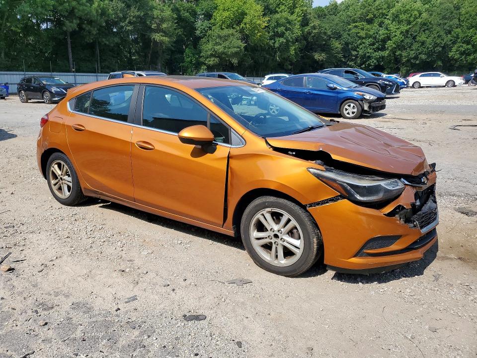 Photo 4 from auction – 2017 CHEVROLET CRUZE with VIN 3G1BE6SM3HS570259