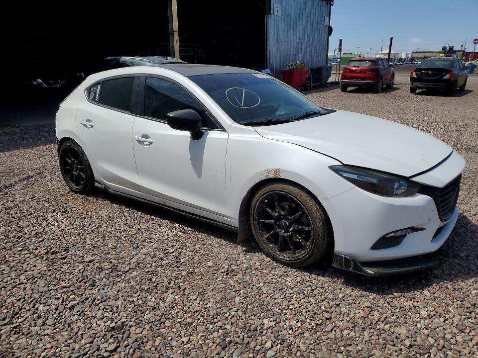Foto 4 de la subasta – 2018 MAZDA 3 con VIN 3MZBN1L30JM176838