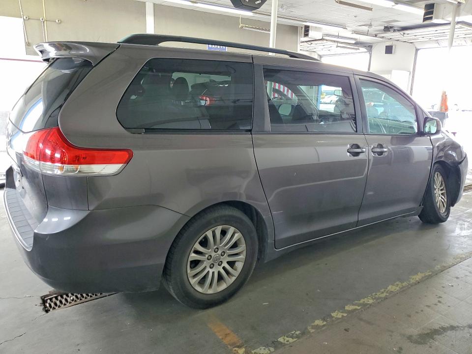 Photo 3 from auction – 2014 TOYOTA SIENNA with VIN 5TDYK3DC4ES461631