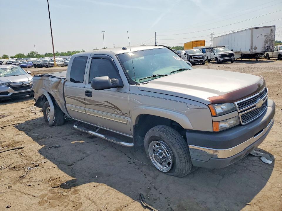 Photo 4 from auction – 2005 CHEVROLET SILVERADO with VIN 1GCHC29U35E102186