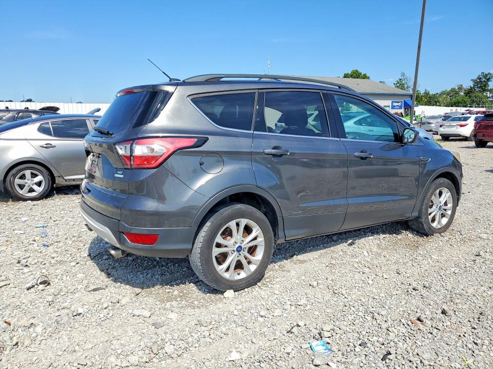 Photo 3 from auction – 2017 FORD ESCAPE with VIN 1FMCU0GD1HUD54751