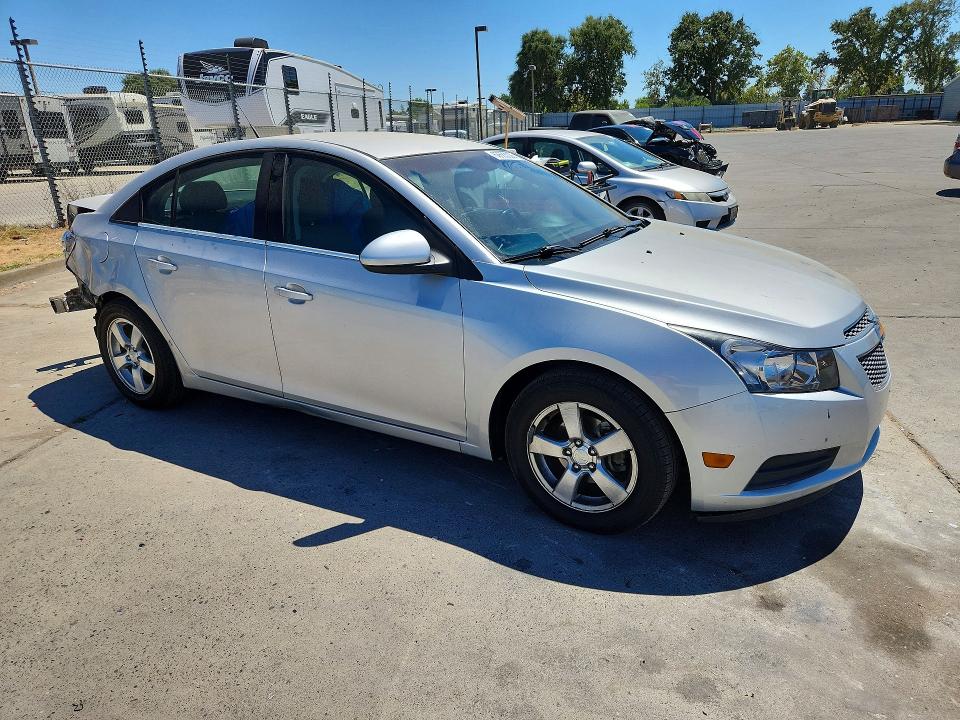 Photo 4 from auction – 2014 CHEVROLET CRUZE with VIN 1G1PC5SB4E7296746