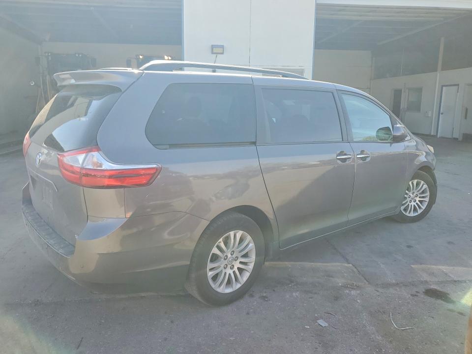 Photo 3 from auction – 2017 TOYOTA SIENNA with VIN 5TDYZ3DC1HS857578