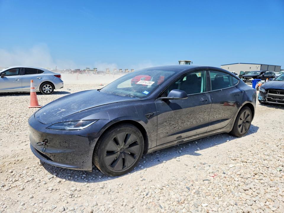 TESLA MODEL 3 2025 مع رقم تعريف المركبة 5YJ3E1EB2SF895445 - صورة من المزاد