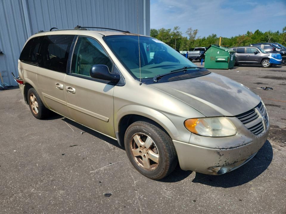 Photo 4 from auction – 2005 DODGE GRAND CARAVAN with VIN 2D8GP44L25R258797