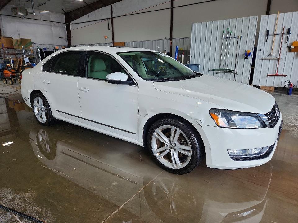 Photo 4 from auction – 2015 VOLKSWAGEN PASSAT with VIN 1VWCV7A35FC084949