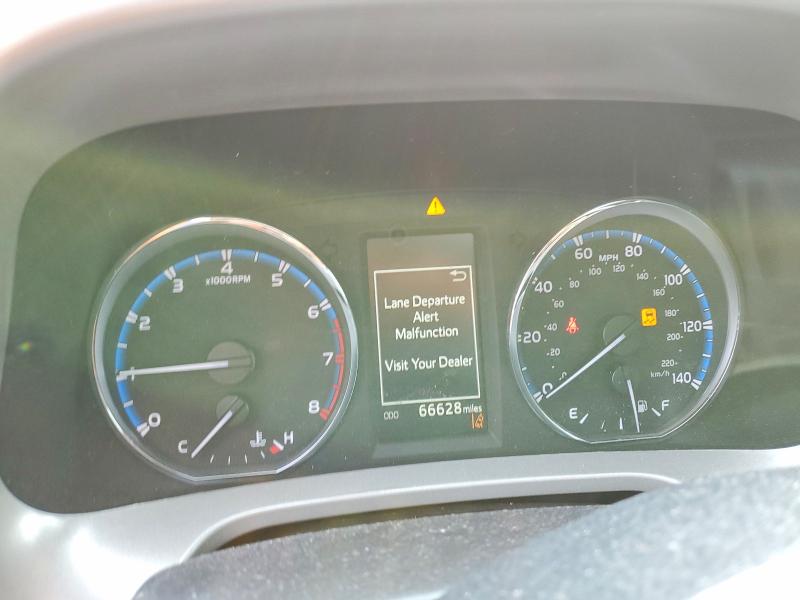 Photo 9 from auction – 2017 TOYOTA RAV4 with VIN 2T3DFREV6HW682625