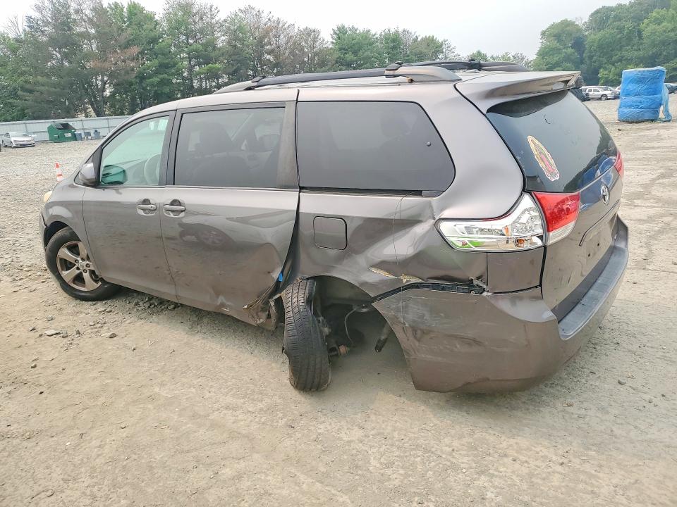 Photo 2 from auction – 2011 TOYOTA SIENNA with VIN 5TDKK3DC2BS126241