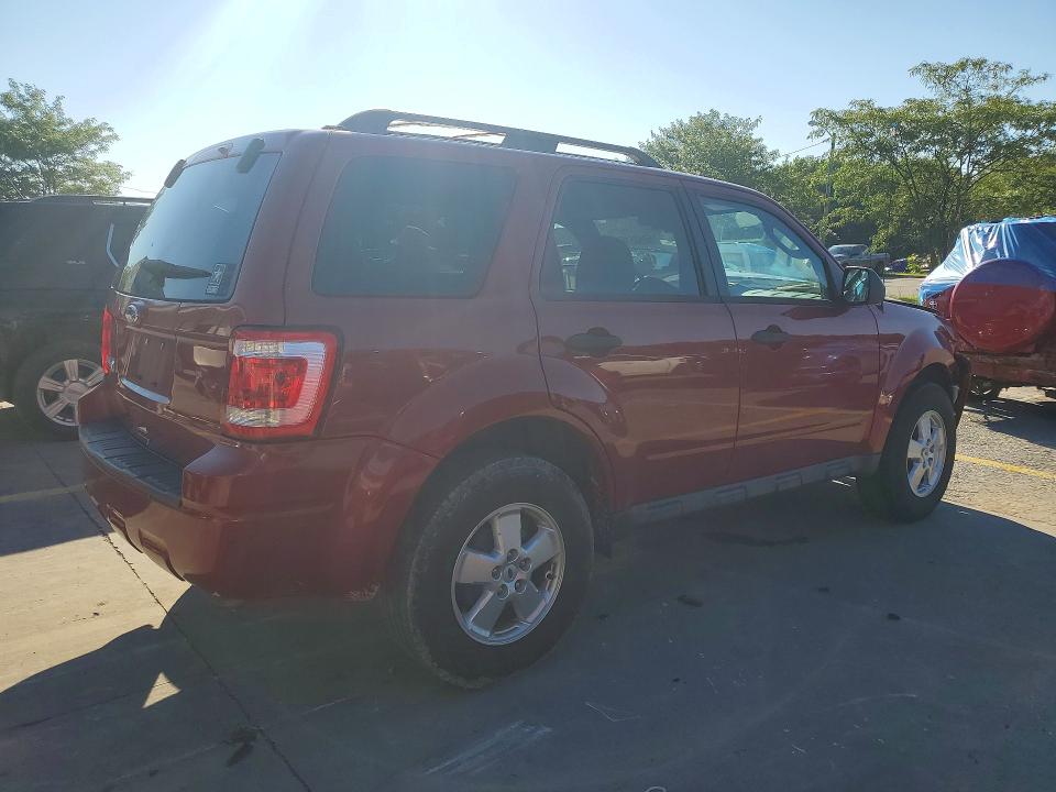 Photo 3 from auction – 2010 FORD ESCAPE with VIN 1FMCU0D72AKD31835