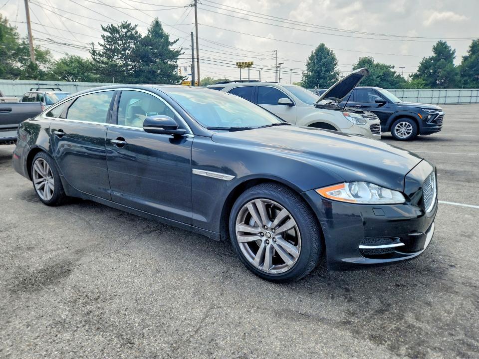 Photo 4 from auction – 2013 JAGUAR XJL with VIN SAJWJ2GD9D8V46042