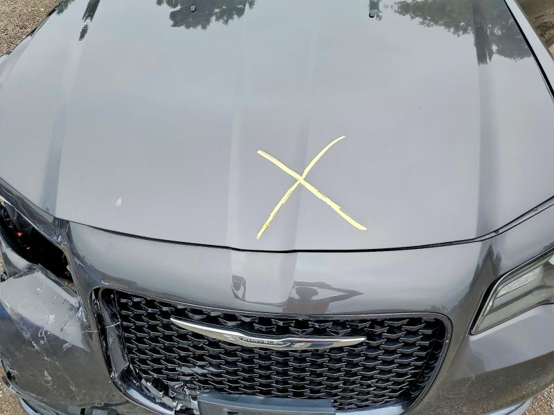 Photo 11 from auction – 2017 CHRYSLER 300 with VIN 2C3CCABG0HH653282