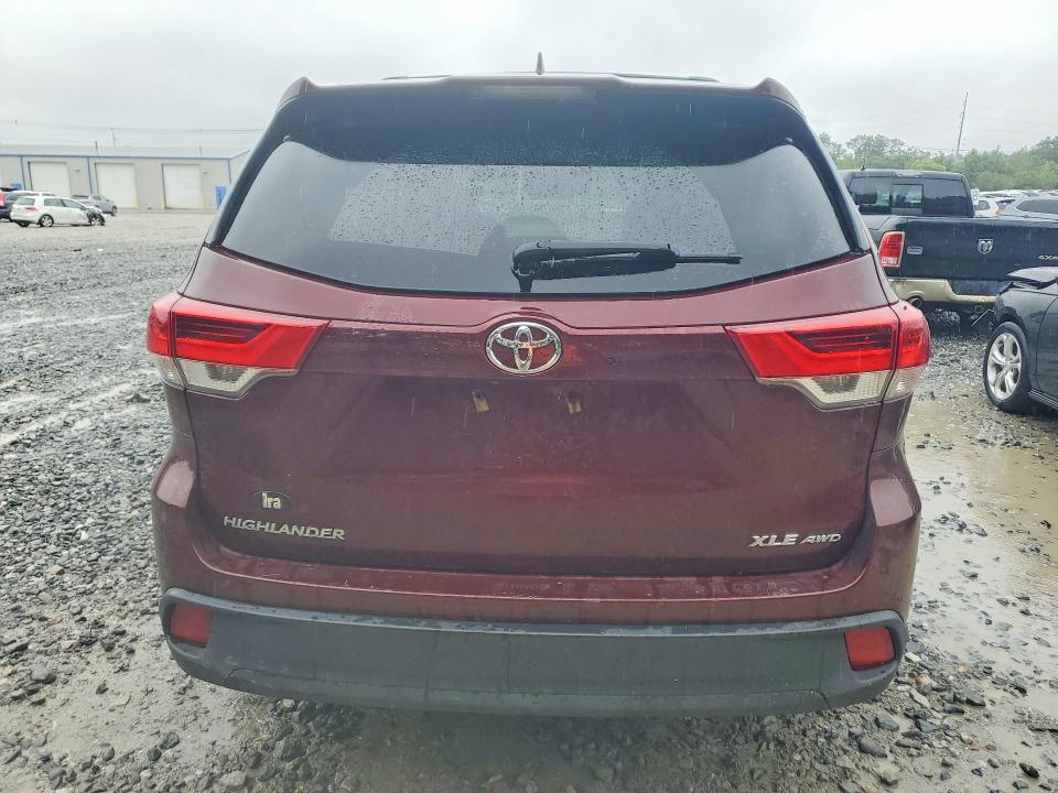 Photo 6 from auction – 2018 TOYOTA HIGHLANDER with VIN 5TDJZRFH2JS840193