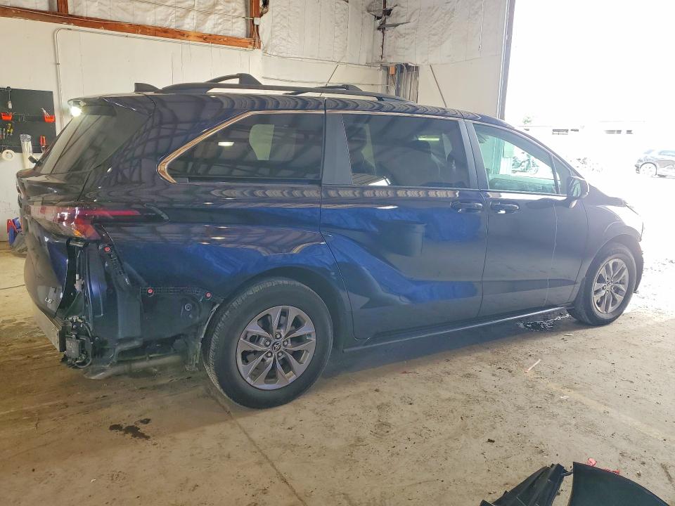 Photo 3 from auction – 2025 TOYOTA SIENNA with VIN 5TDBRKEC1SS263479