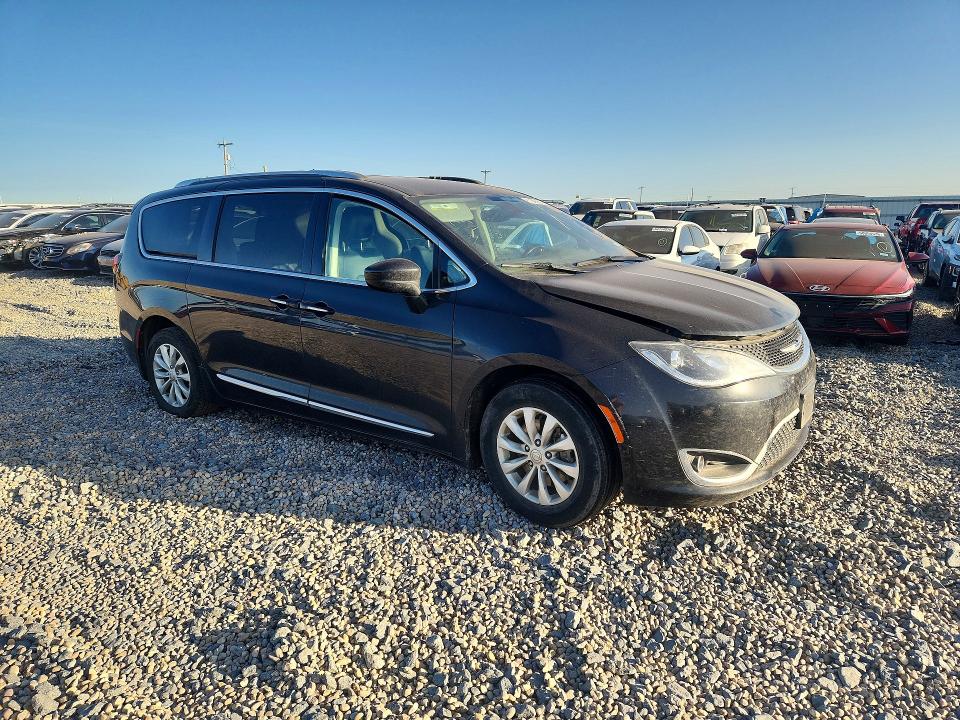 Photo 4 from auction – 2019 CHRYSLER PACIFICA with VIN 2C4RC1BG4KR650473