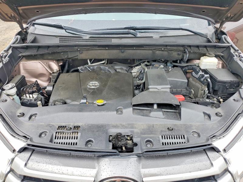 Photo 12 from auction – 2017 TOYOTA HIGHLANDER with VIN 5TDJZRFH0HS380249