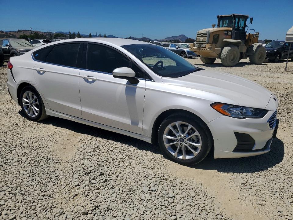Photo 4 from auction – 2020 FORD FUSION with VIN 3FA6P0LU1LR170883