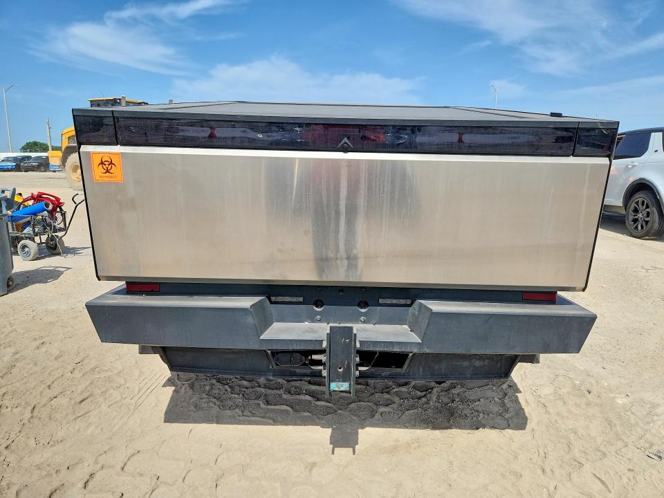 Photo 6 from auction – 2025 TESLA CYBERTRUCK with VIN 7G2CEHED7SA072420