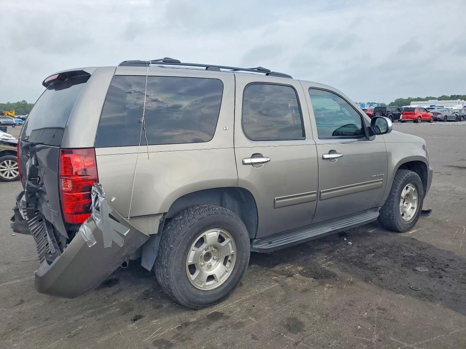 Photo 3 from auction – 2012 CHEVROLET TAHOE with VIN 1GNSCBE01CR243652