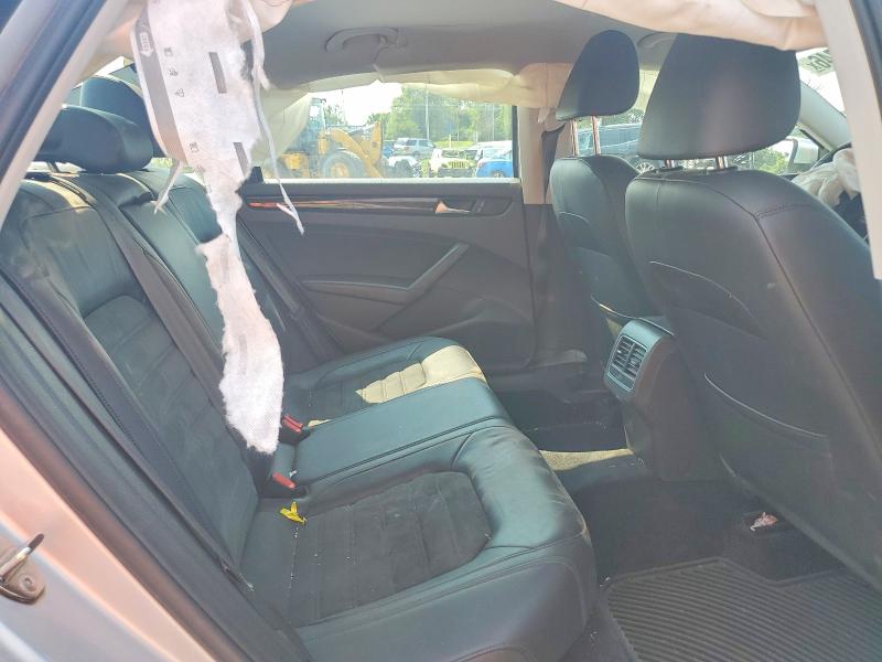 Photo 10 from auction – 2015 VOLKSWAGEN PASSAT with VIN 1VWCV7A33FC053005