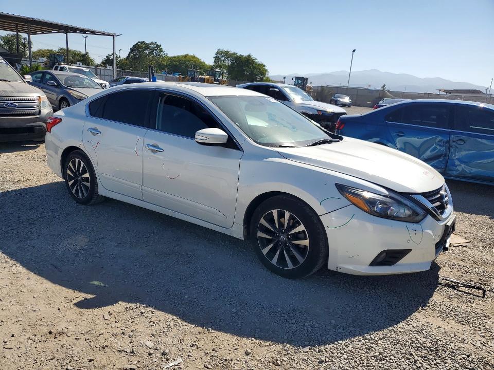 Photo 4 from auction – 2017 NISSAN ALTIMA with VIN 1N4AL3APXHC151582