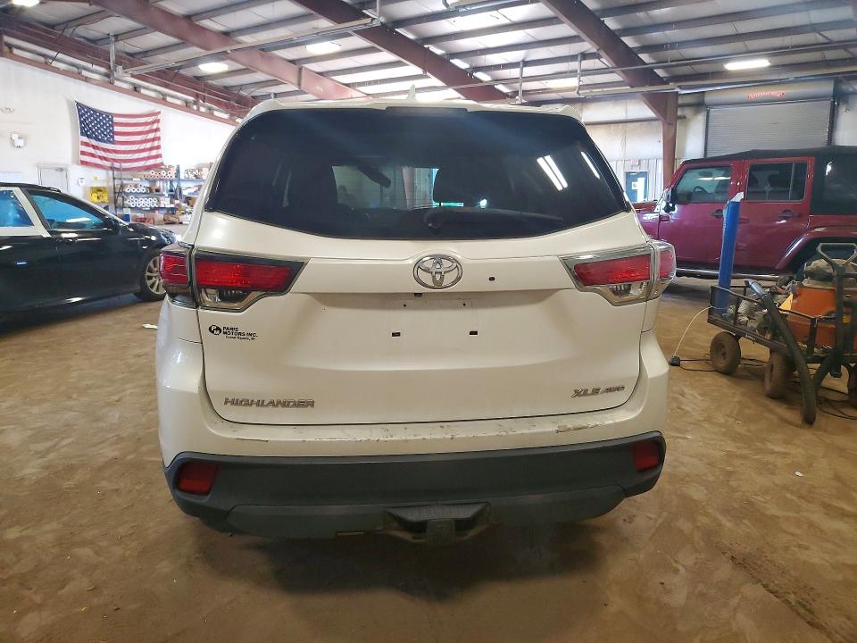 Photo 6 from auction – 2015 TOYOTA HIGHLANDER with VIN 5TDJKRFH1FS196584