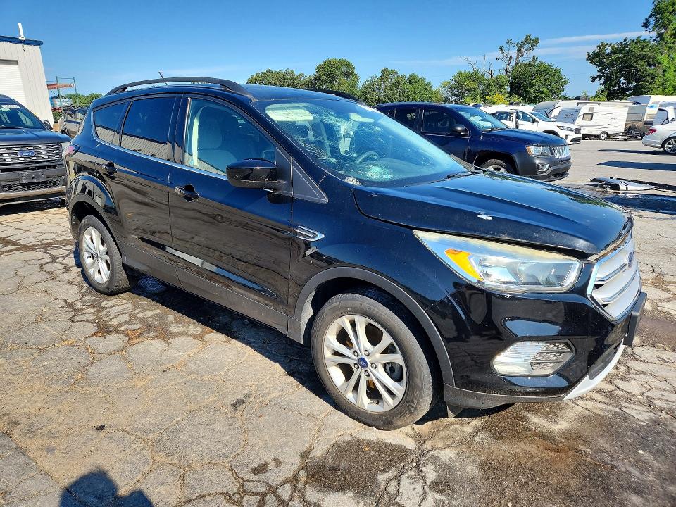 Photo 4 from auction – 2018 FORD ESCAPE with VIN 1FMCU9GD3JUB43139