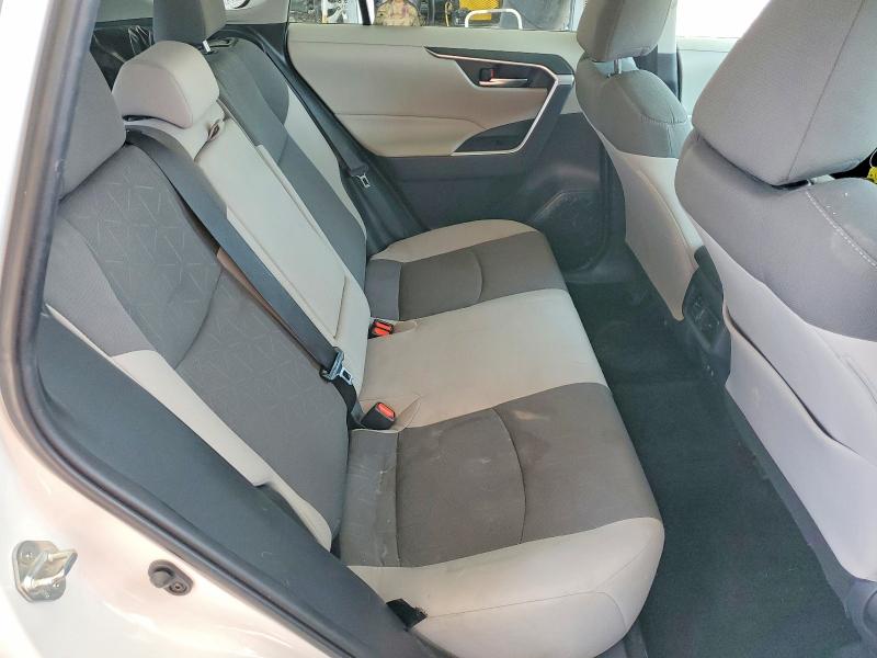 Photo 11 from auction – 2019 TOYOTA RAV4 with VIN 2T3P1RFV9KW010074