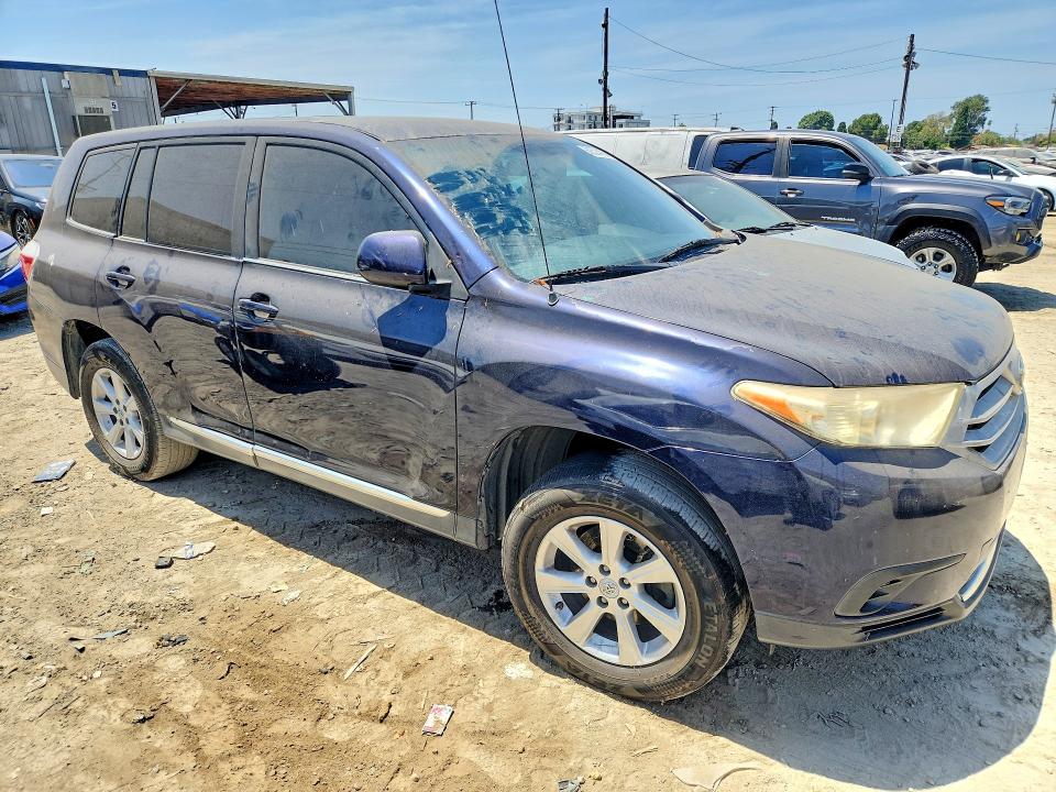 Photo 4 from auction – 2011 TOYOTA HIGHLANDER with VIN 5TDZK3EHXBS025408