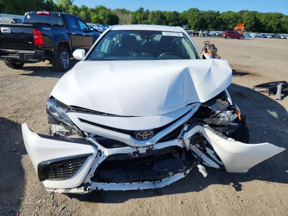 Photo 5 from auction – 2022 TOYOTA CAMRY with VIN 4T1G11BK2NU069090