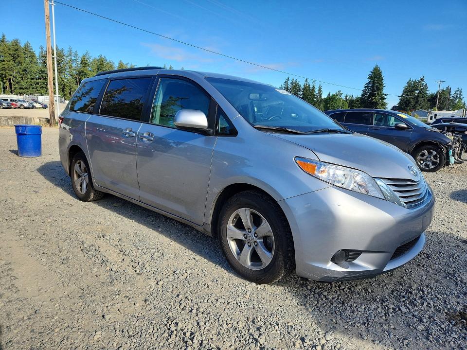 Photo 4 from auction – 2017 TOYOTA SIENNA with VIN 5TDKZ3DC5HS837467