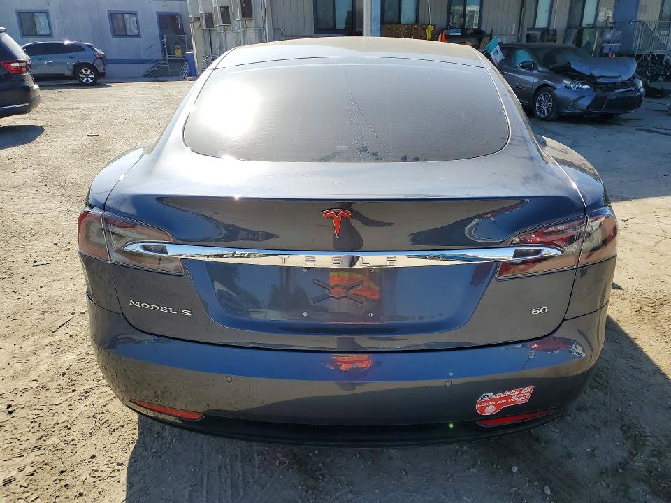 Zdjęcie 6 z aukcji – 2016 TESLA MODEL S z VIN 5YJSA1E12GF175343