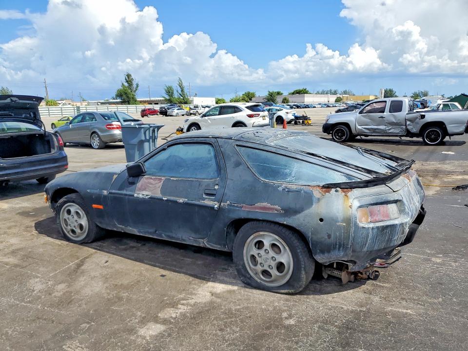 Photo 2 from auction – 1983 PORSCHE 928 with VIN WP0ZZZ92ZDS840133