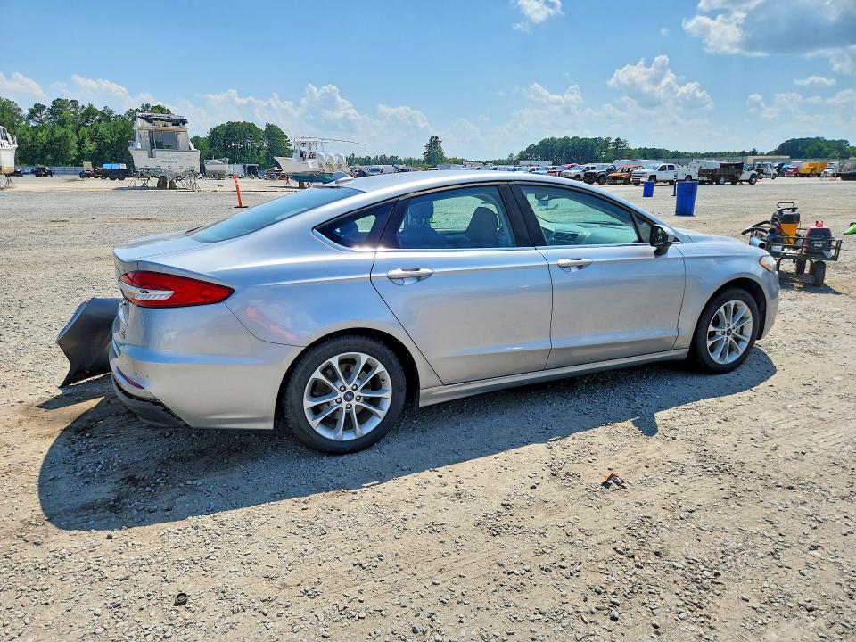 Photo 3 from auction – 2020 FORD FUSION with VIN 3FA6P0LU8LR258314