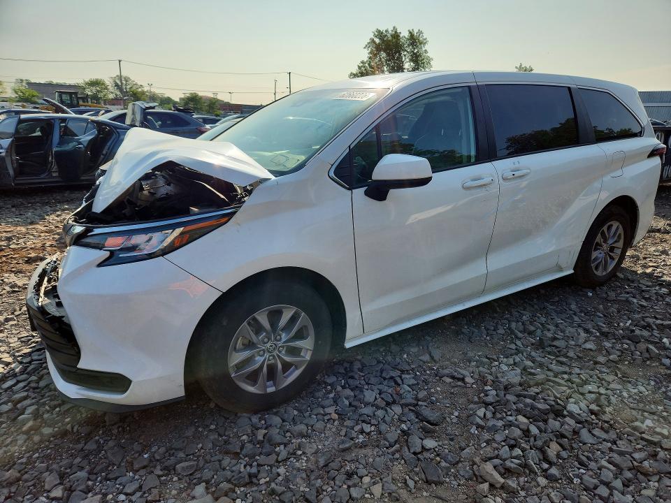 Photo 1 from auction – 2022 TOYOTA SIENNA with VIN 5TDKRKEC5NS128123