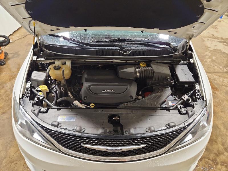 Photo 12 from auction – 2017 CHRYSLER PACIFICA with VIN 2C4RC1DG3HR614568