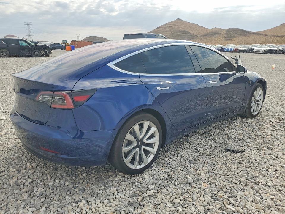 Photo 3 from auction – 2018 TESLA MODEL 3 with VIN 5YJ3E1EA2JF038399
