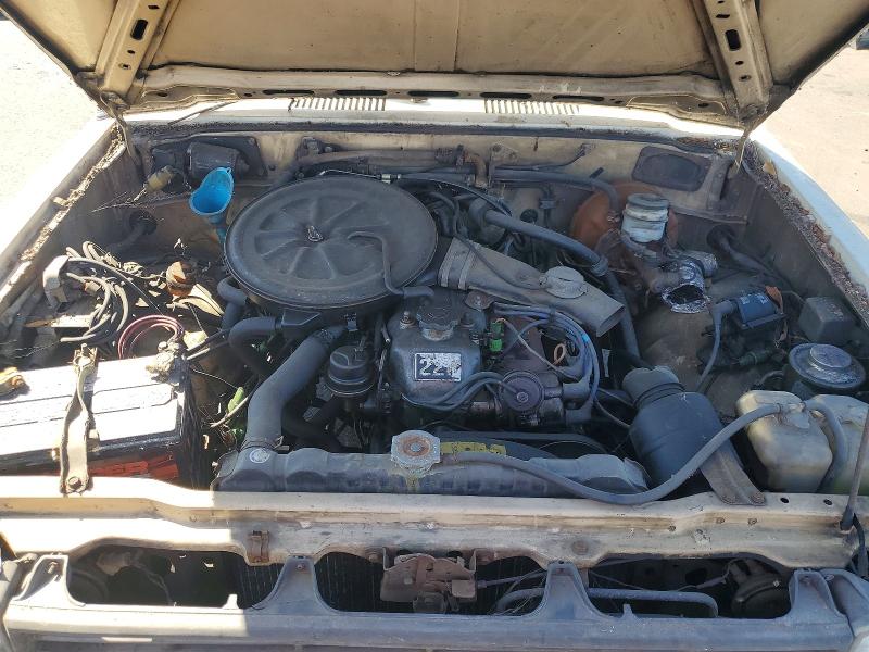 Photo 11 from auction – 1982 TOYOTA PICKUP / CAB CHASSIS with VIN JT4RN44D3C0076166