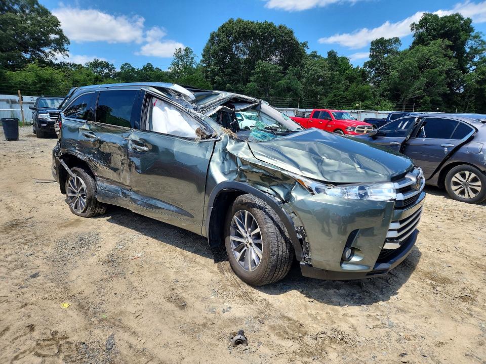 Photo 4 from auction – 2017 TOYOTA HIGHLANDER with VIN 5TDJZRFH3HS371741